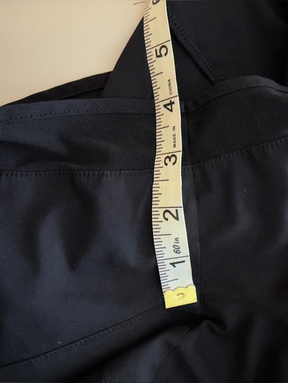 Athleta Mesh Racer Run Mid Rise 4" Short - Picture 4 of 5